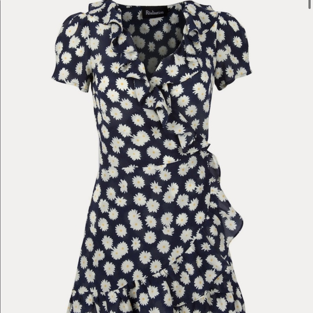In store now Réalisation par daisy dress